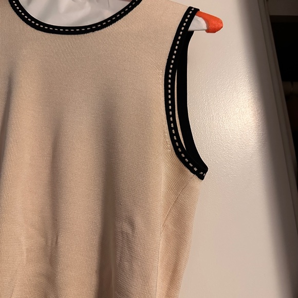 Vintage Ann Taylor tank top with patterned edges! Excellent condition!! - Picture 3 of 4